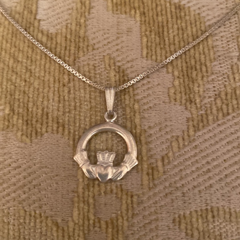Sterling Silver Claddagh Necklace